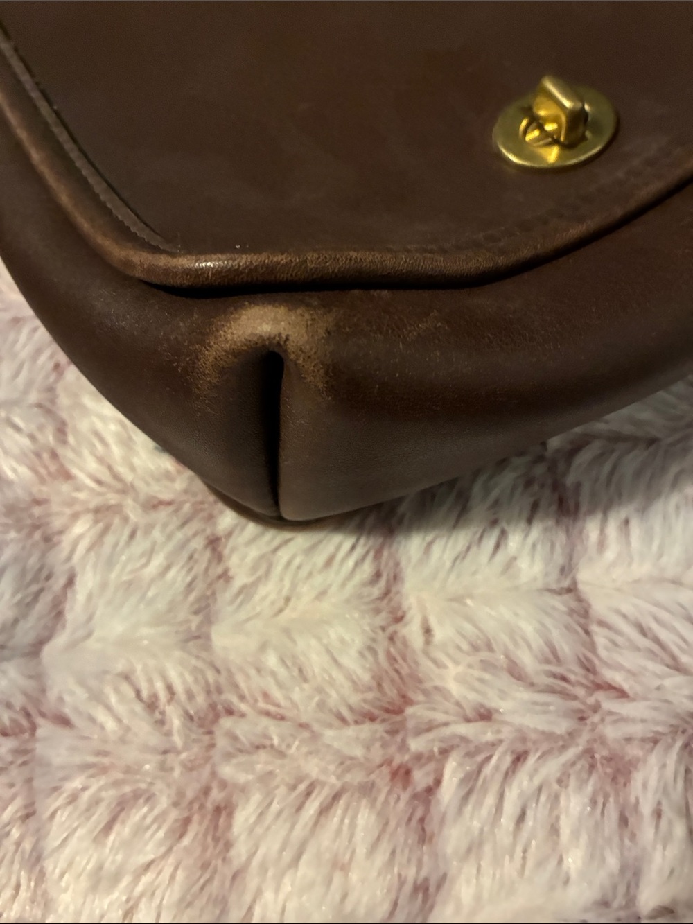 Vintage Coach Brown Leather Crossbody with Gold turn lock - Picture 4 of 7